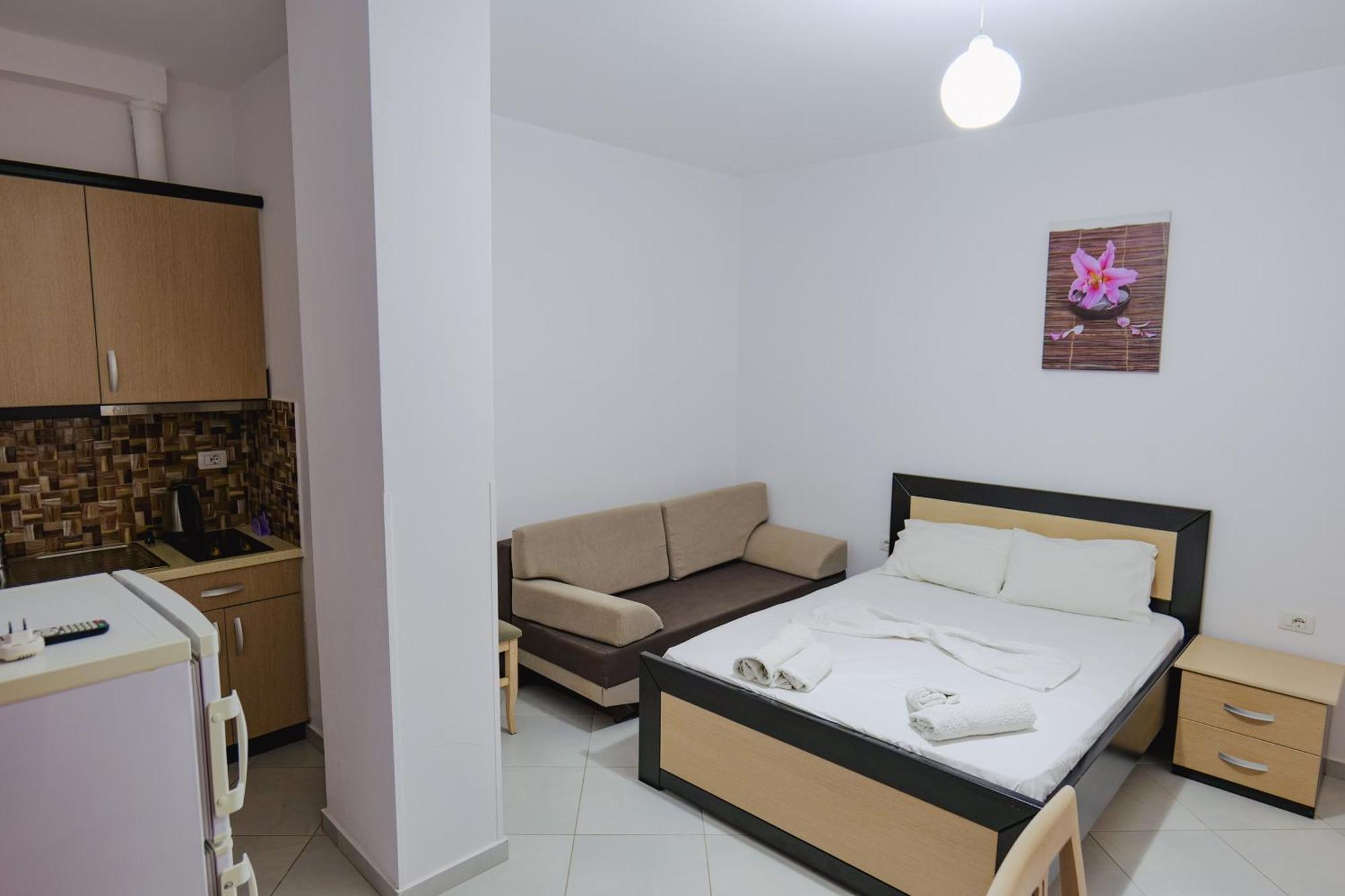 Vila Shpetimi Εξαμίλιο Εξωτερικό φωτογραφία